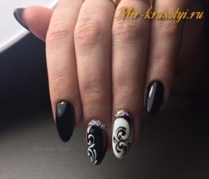 Черный дизайн ногтей 2017