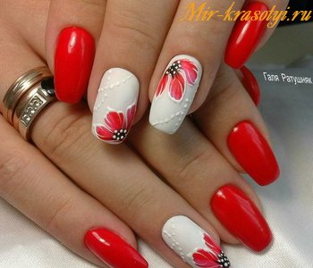 дизайн ногтей красный с цветами