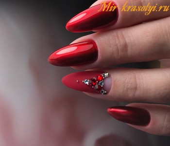 Дизайн Красных Ногтей Со Стразами Фото
