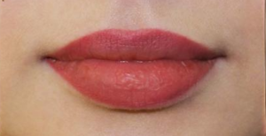Татуаж контура губ: помадный раскрас