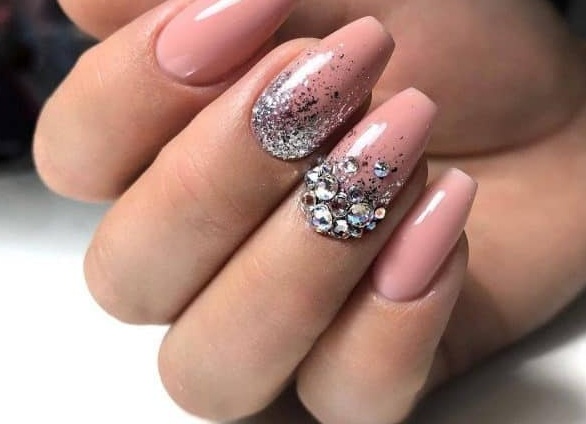Manikjur Negative Space osen’ zima 2018 modnye tendencii5